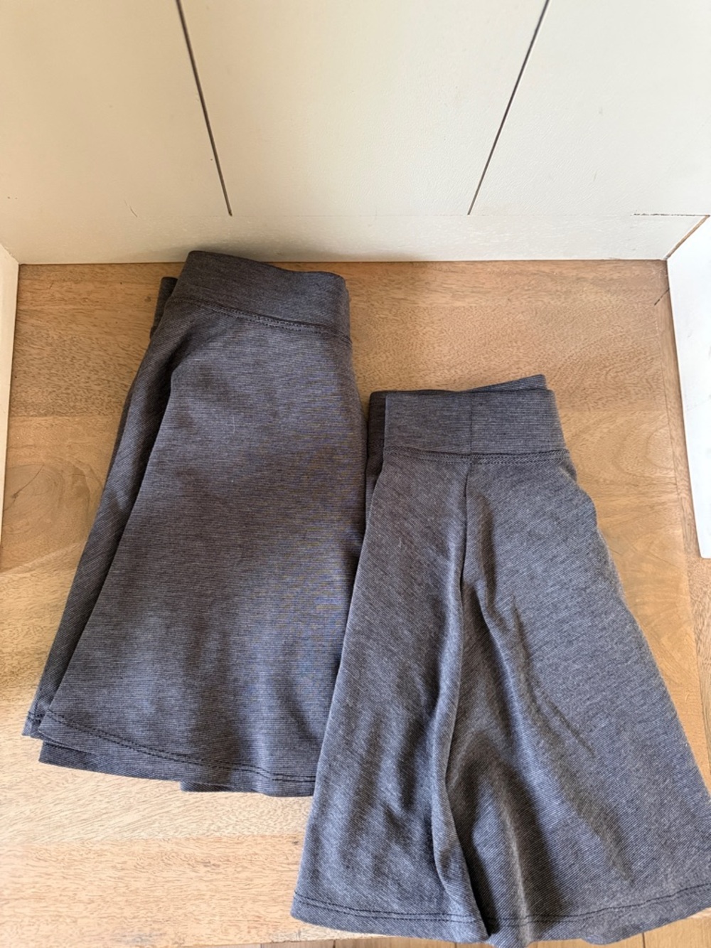LIKE NEW Set of 2️⃣ Children’s Place Charcoal Gray Skorts